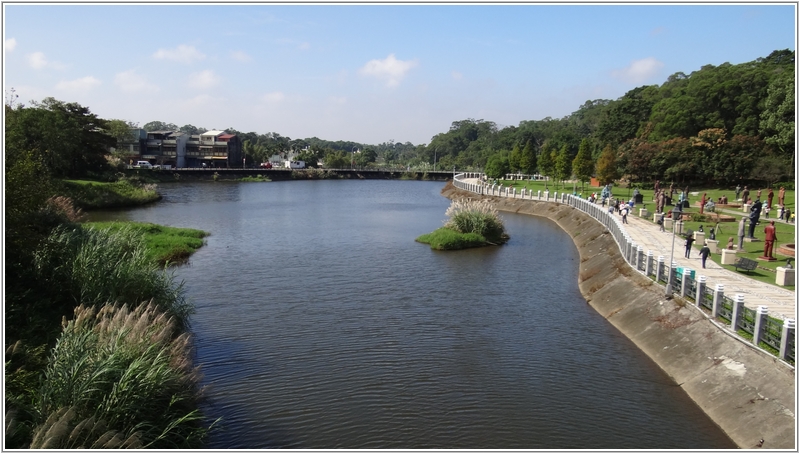 2011-11-14 12-16-52慈湖蔣介石銅像園區.JPG
